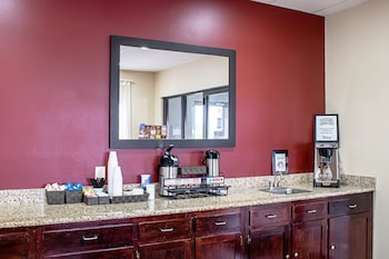 red roof inn and suites middletown franklin