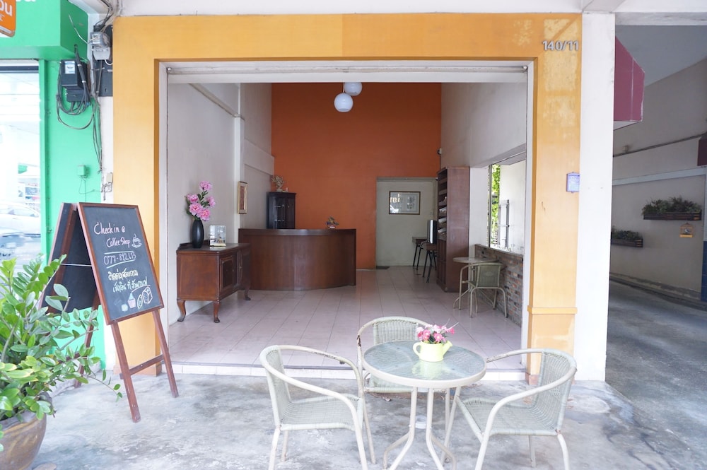 le ranong bistro hotel