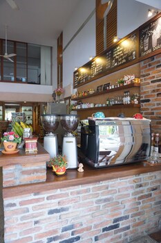 le ranong bistro hotel