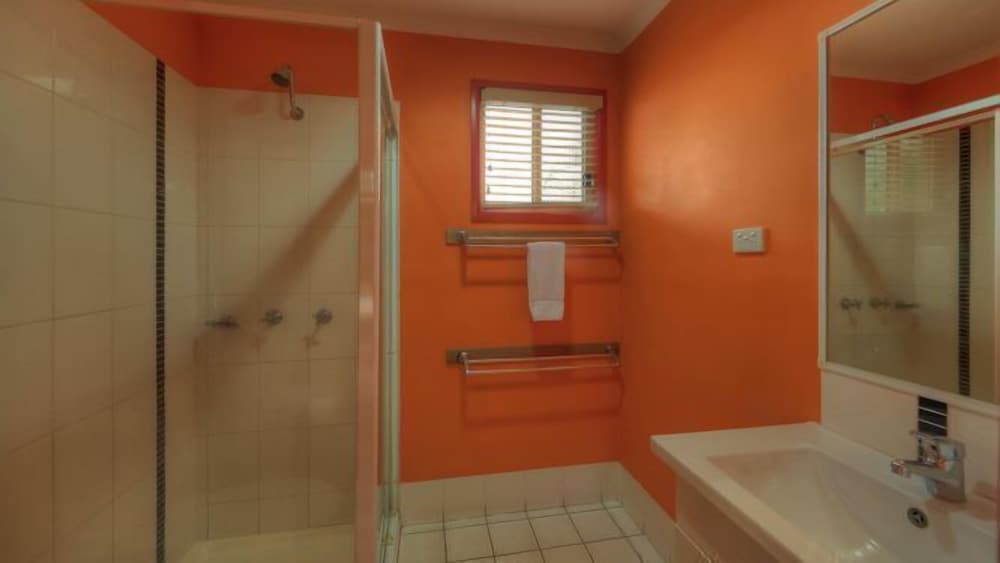 aussie outback oasis cabin and van village