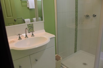 aussie outback oasis cabin and van village