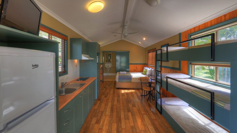 aussie outback oasis cabin and van village