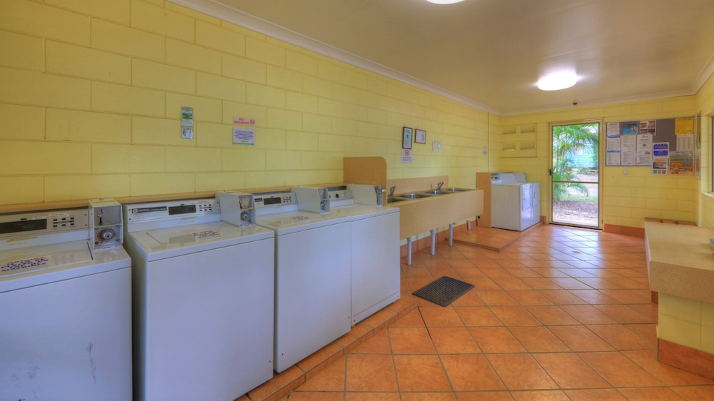 aussie outback oasis cabin and van village