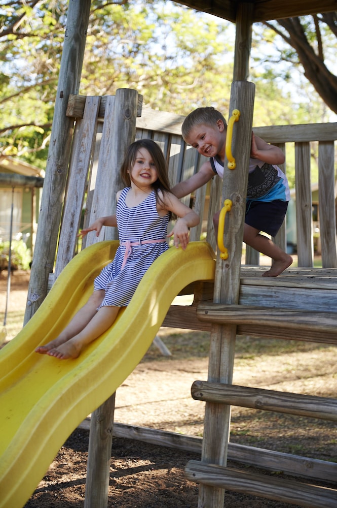 aussie outback oasis cabin and van village