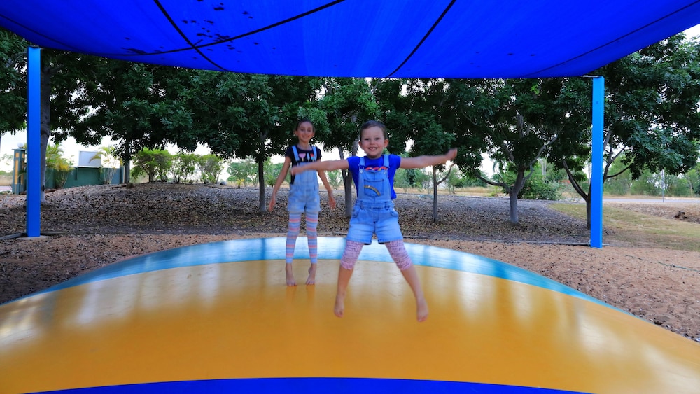 aussie outback oasis cabin and van village