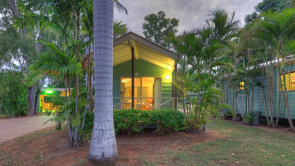 aussie outback oasis cabin and van village