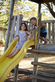 aussie outback oasis cabin and van village
