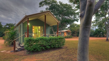 aussie outback oasis cabin and van village