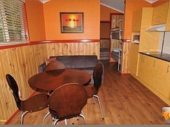 aussie outback oasis cabin and van village