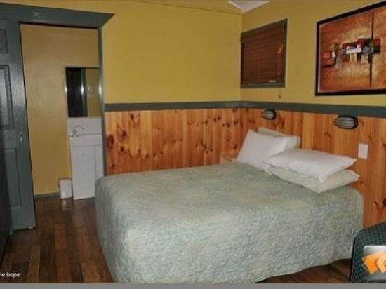 aussie outback oasis cabin and van village