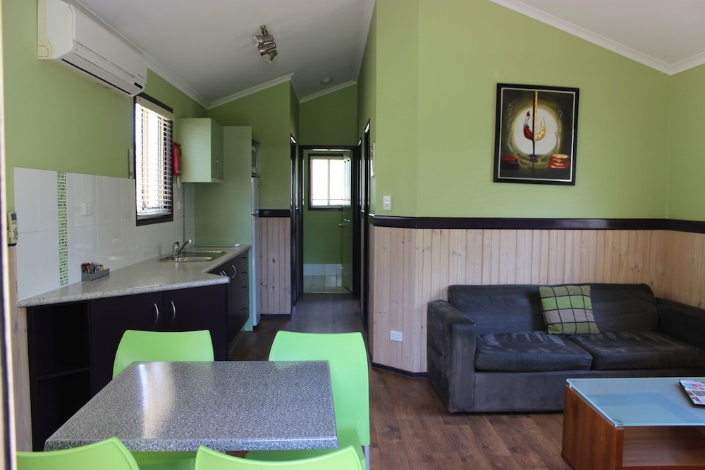 aussie outback oasis cabin and van village