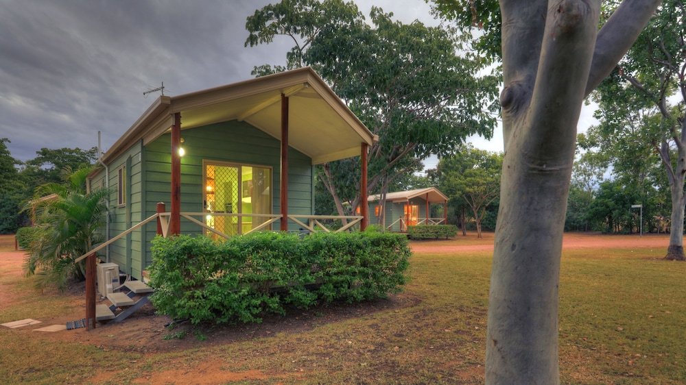 aussie outback oasis cabin and van village