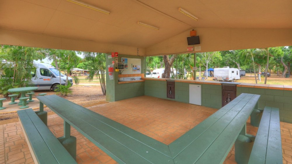 aussie outback oasis cabin and van village