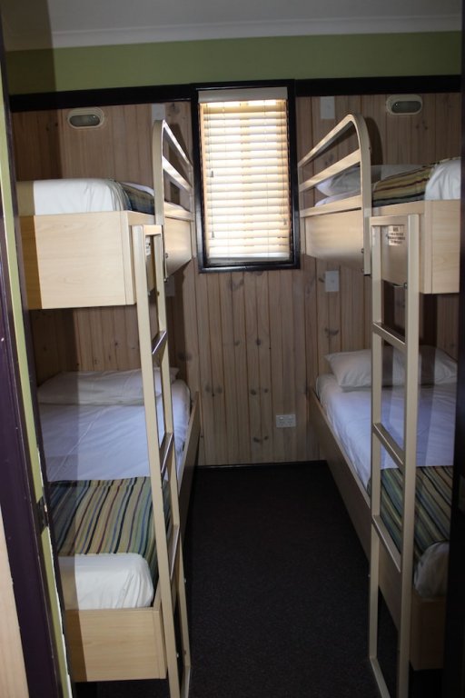 aussie outback oasis cabin and van village