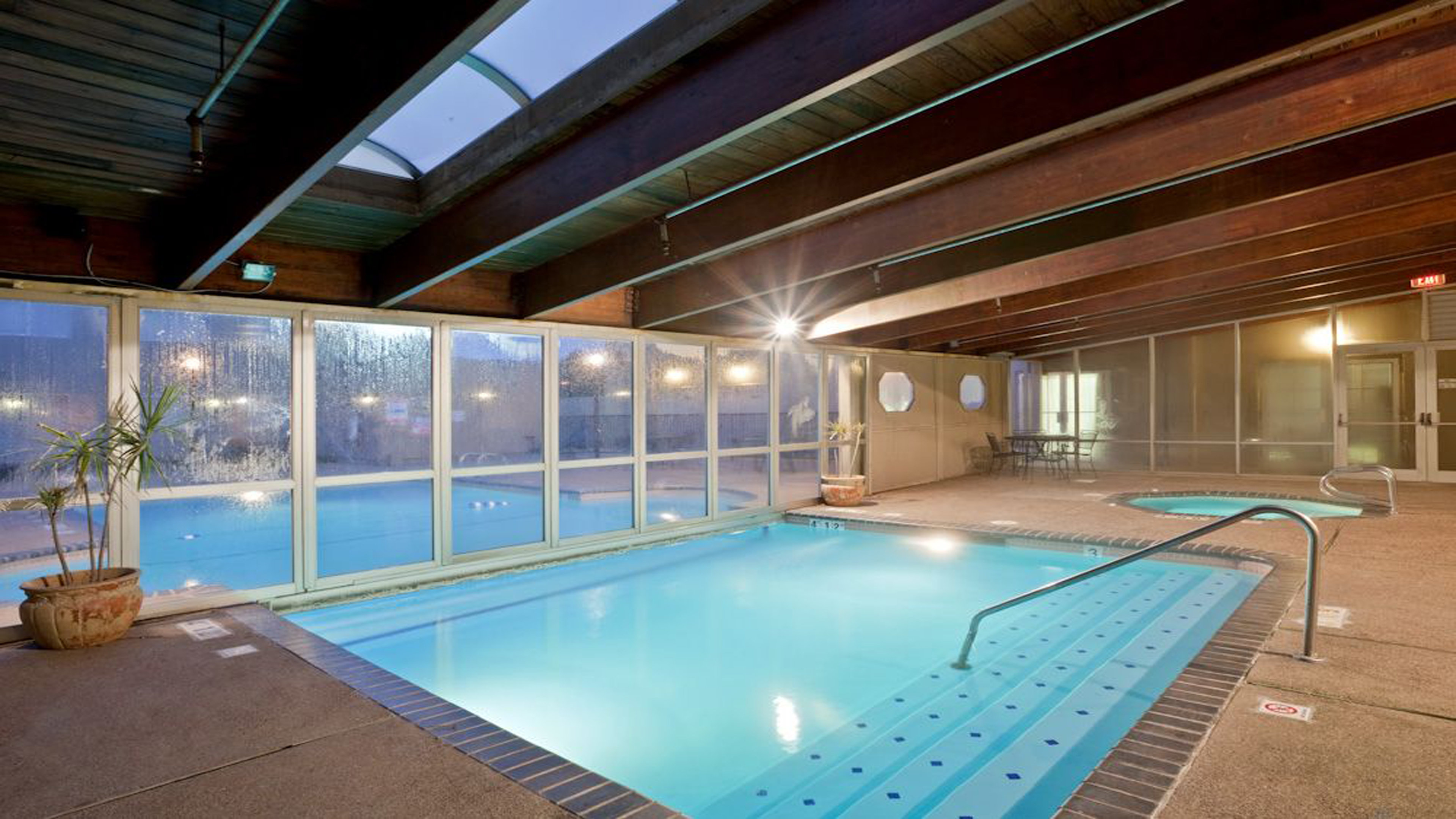 holiday inn and suites overland park west an ihg hotel