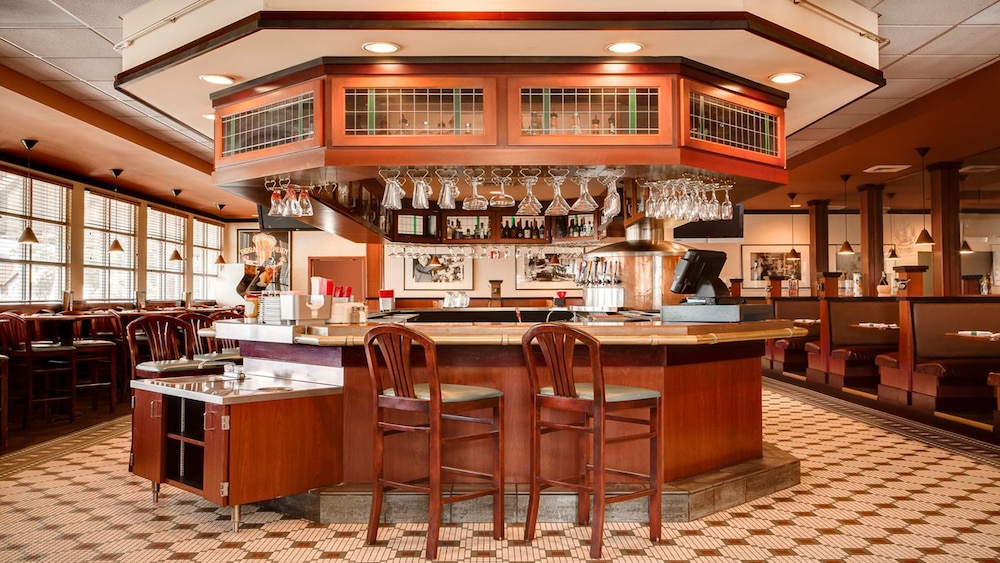 holiday inn and suites overland park west an ihg hotel