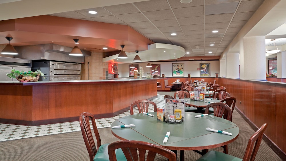holiday inn and suites overland park west an ihg hotel