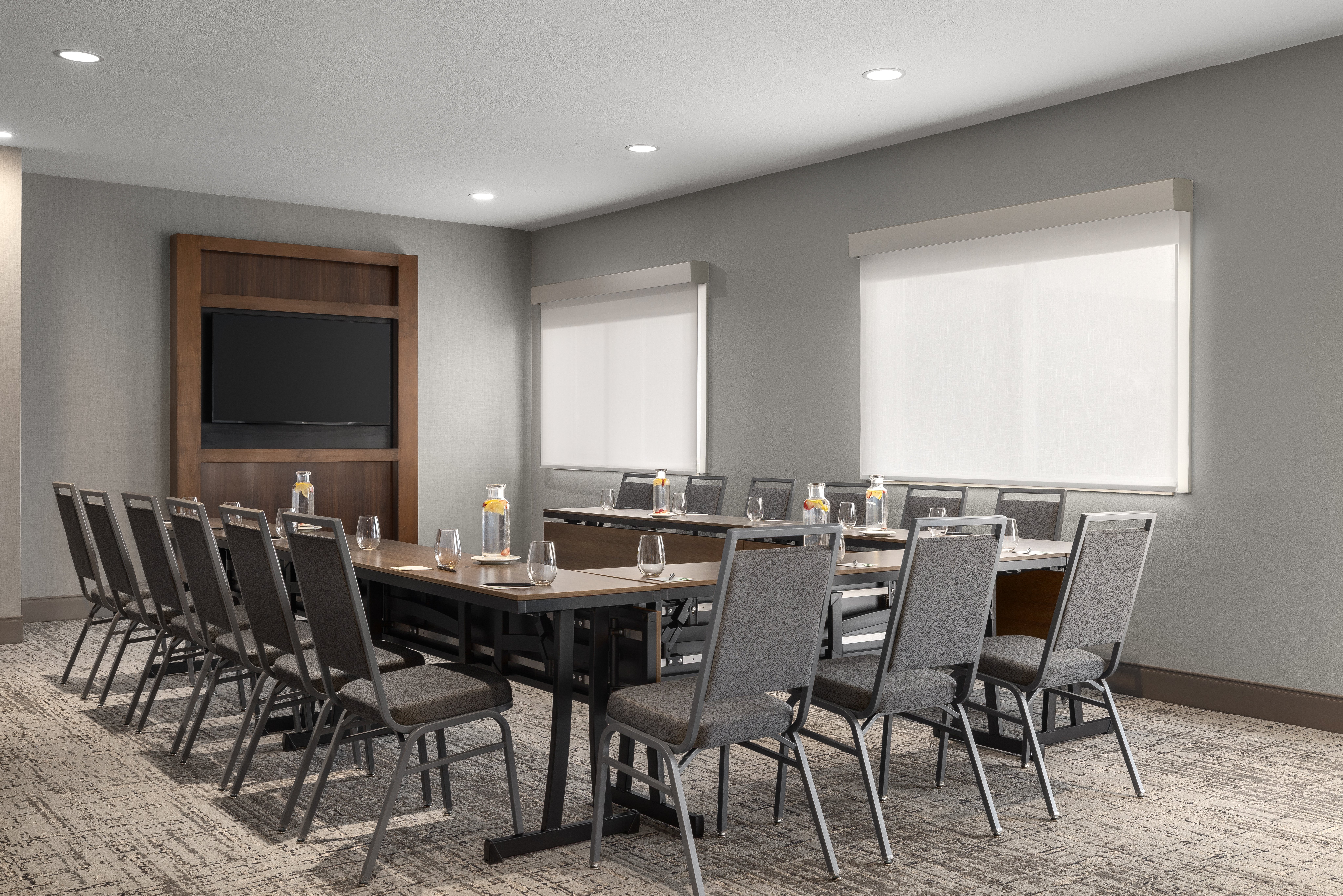 holiday inn and suites overland park west an ihg hotel