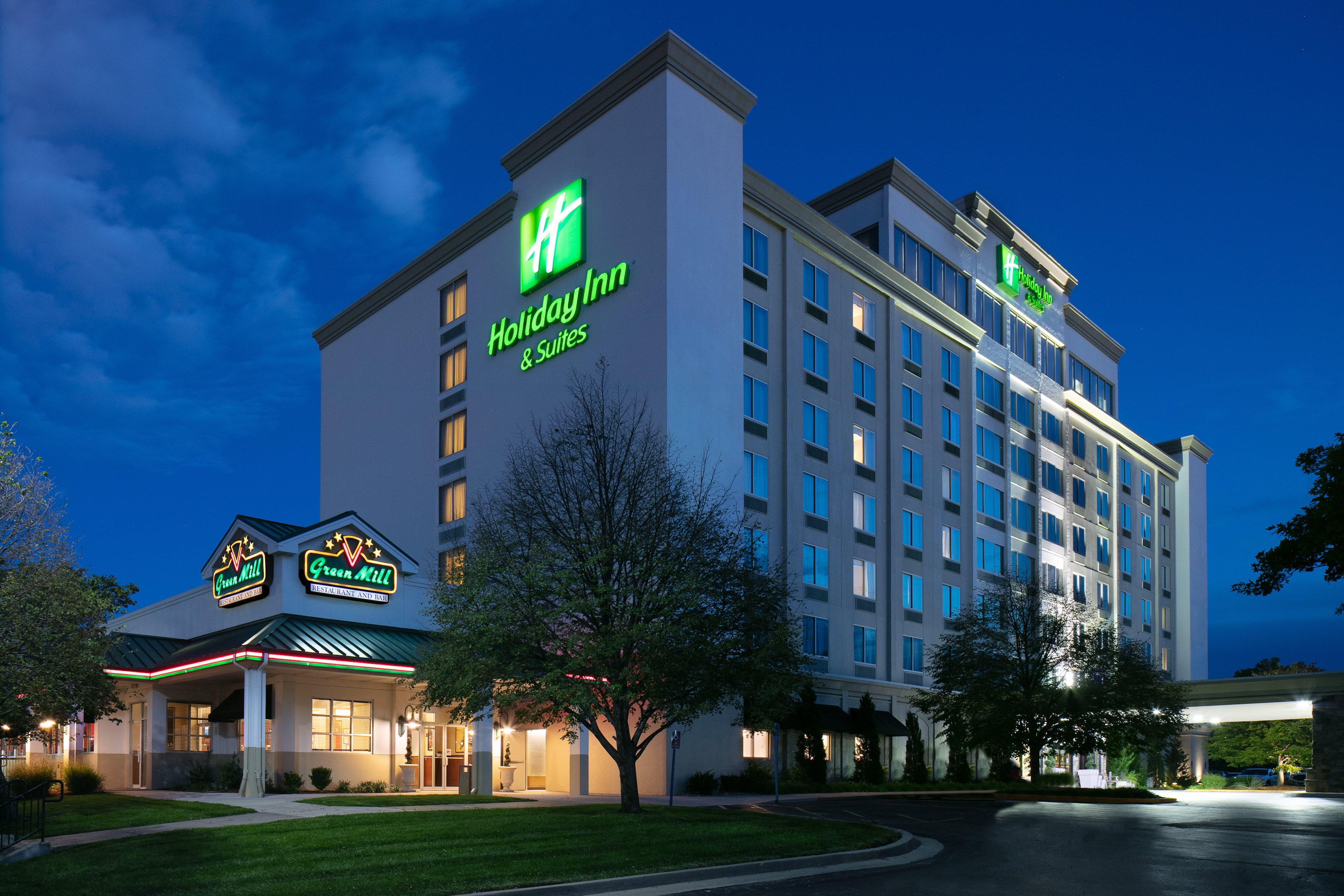 holiday inn and suites overland park west an ihg hotel