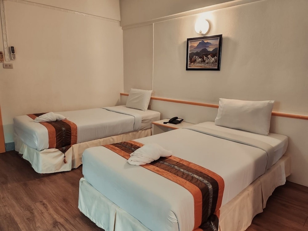 asia grand hotel hat yai