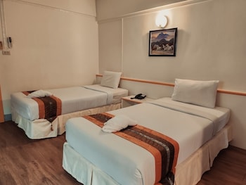 asia grand hotel hat yai