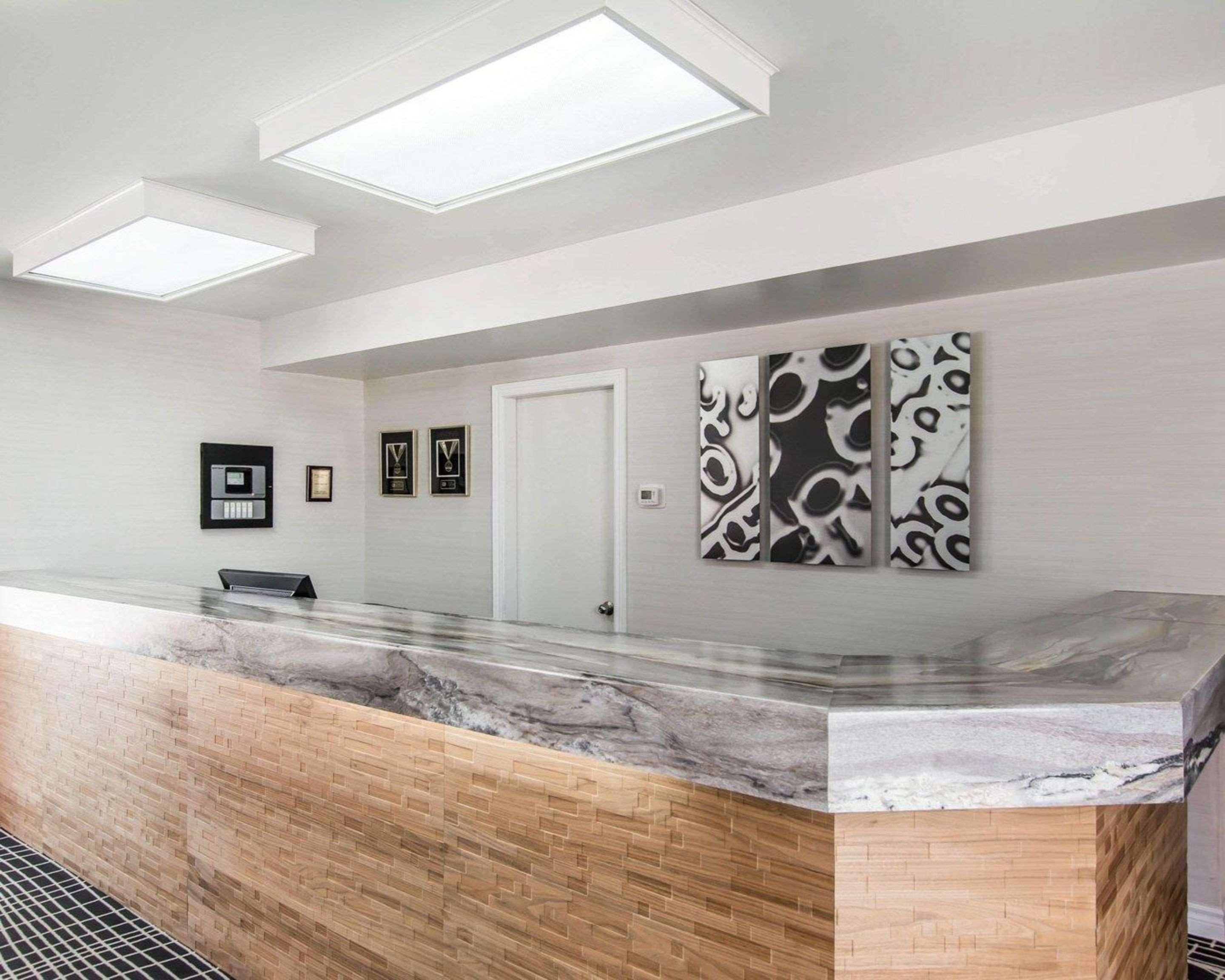 Econo Lodge,Kirkland Lake>>Dymond,2 star