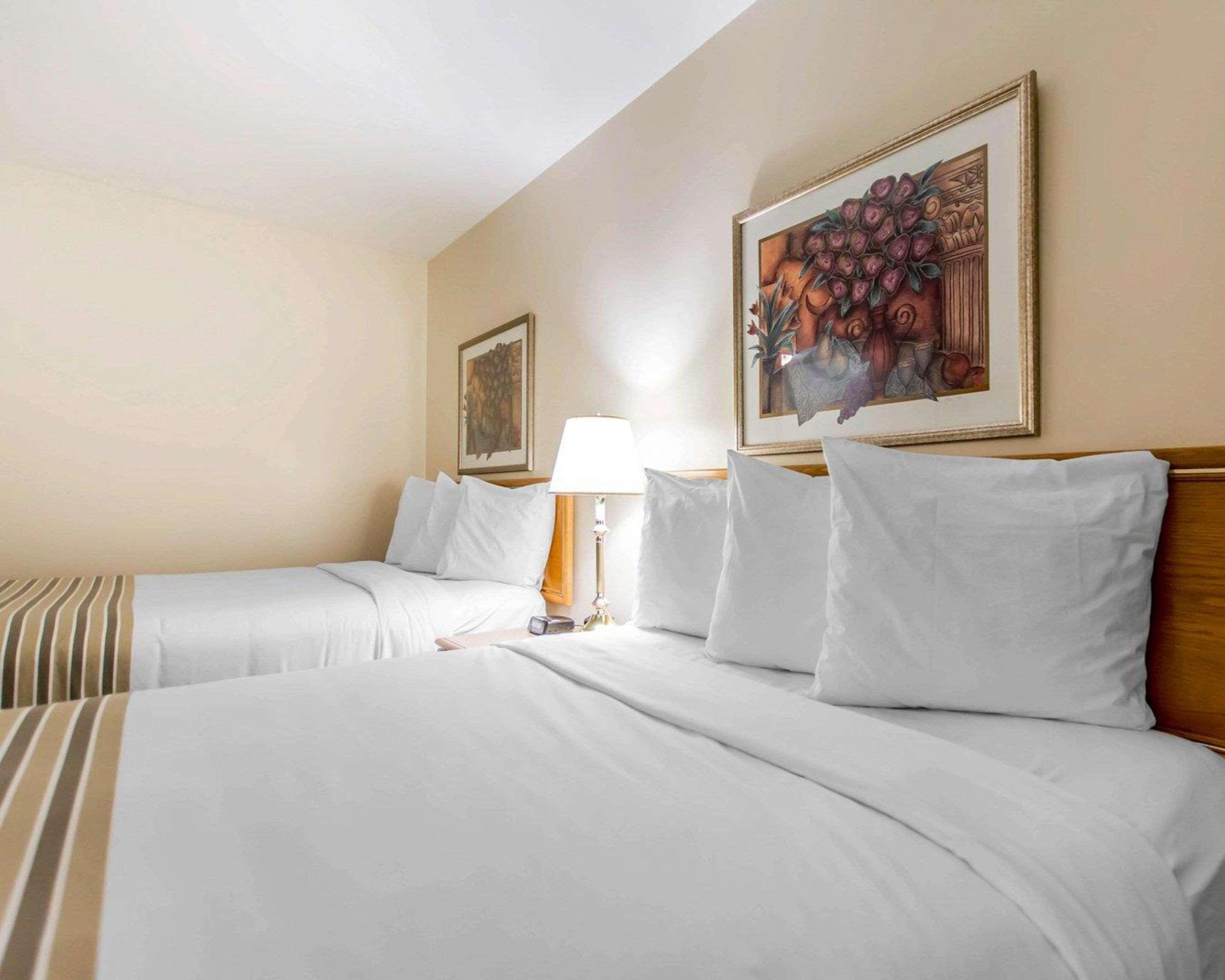 Econo Lodge,Kirkland Lake>>Dymond,2 star