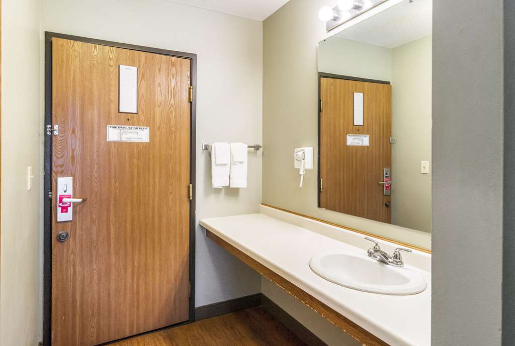 econo lodge duluth near miller hill mall