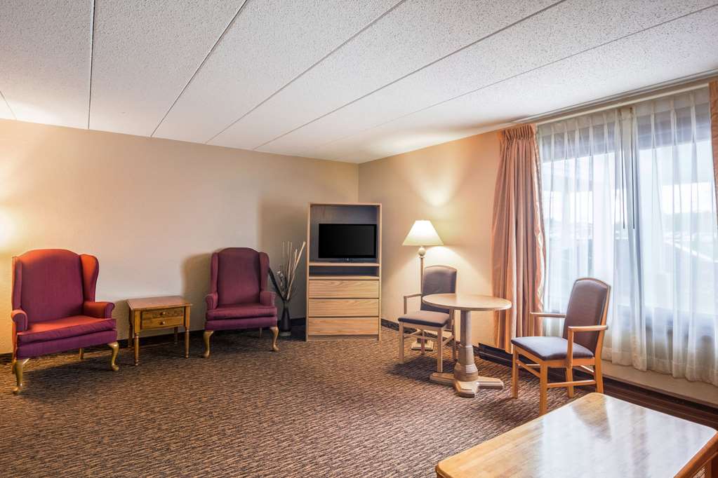econo lodge duluth near miller hill mall