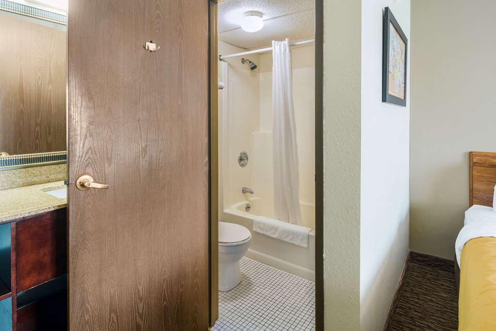 econo lodge duluth near miller hill mall