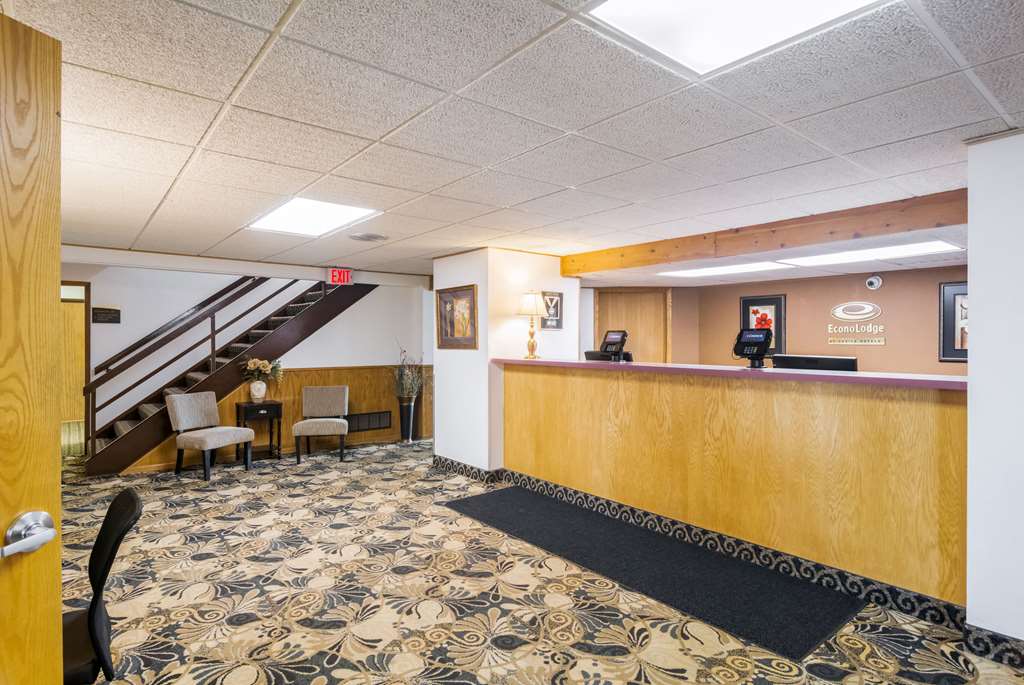 econo lodge duluth near miller hill mall