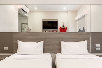 red planet bangkok surawong