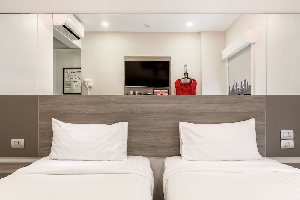 red planet bangkok surawong