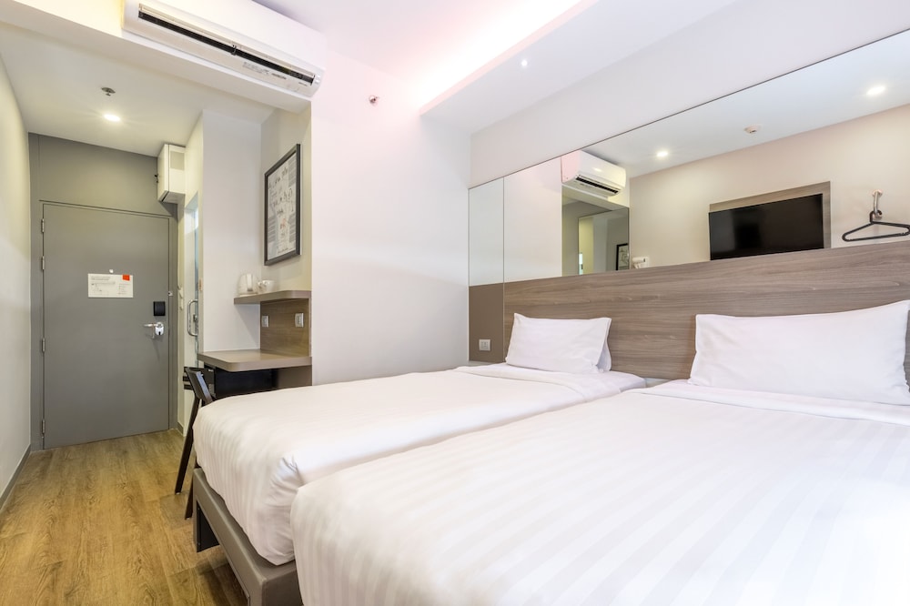 red planet bangkok surawong