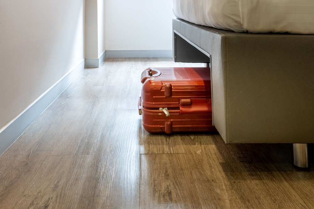 red planet bangkok surawong