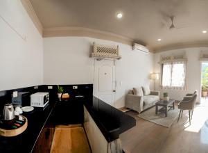 firebrick garnet house