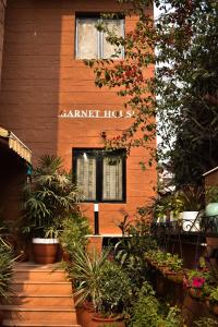 firebrick garnet house