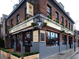 The Captain Cook Hotel,203-205 Dawes Rd,3 star