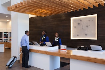 Holiday Inn Cleveland Clinic By Ihg,Burke Lakefront Airport>>Brunswick,3 star