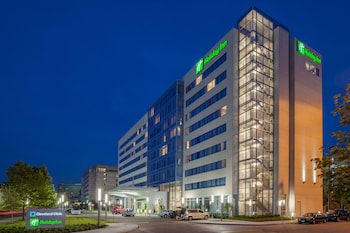 Holiday Inn Cleveland Clinic By Ihg,Burke Lakefront Airport>>Brunswick,3 star