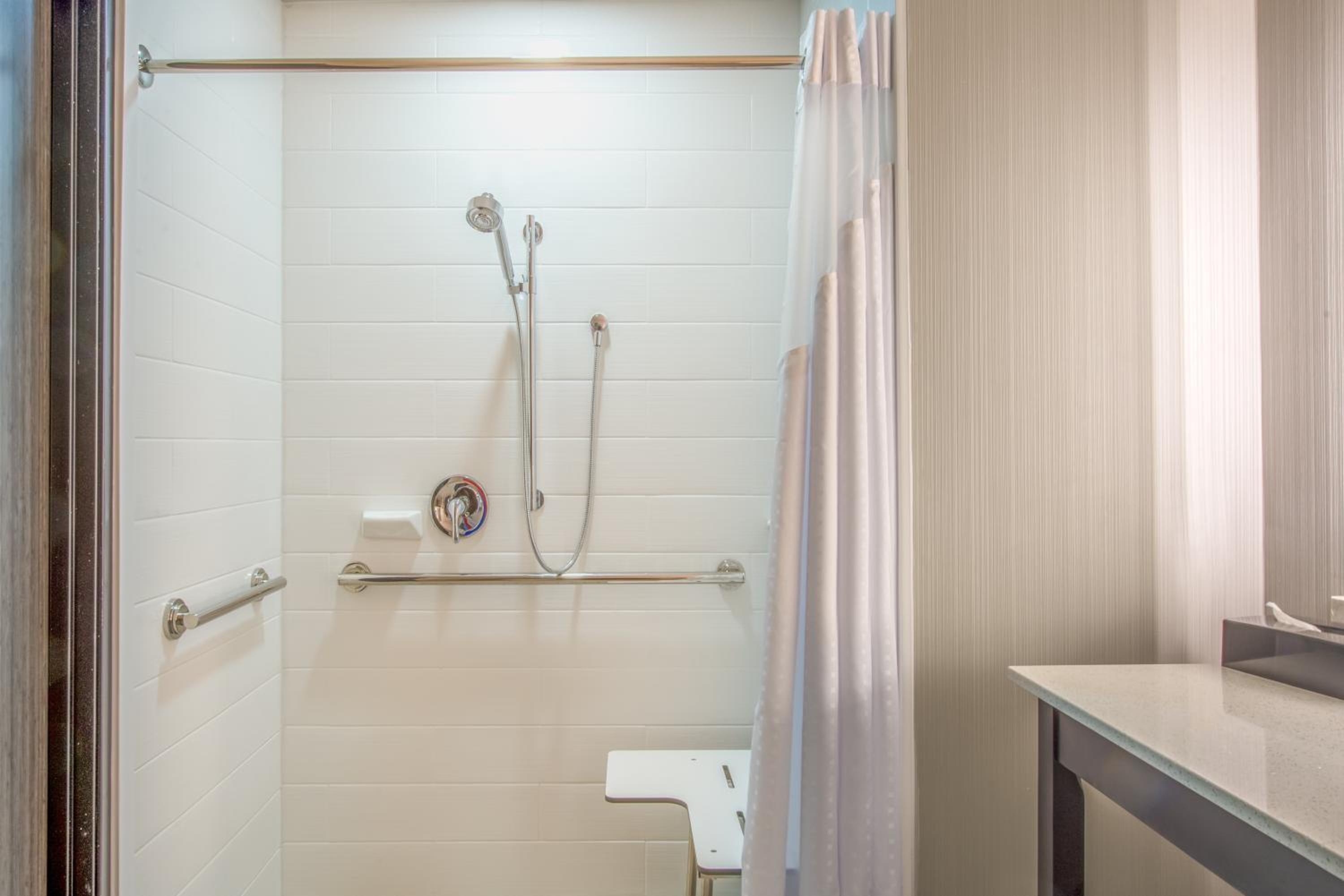 holiday inn express and suites shawnee kansas city west by ihg