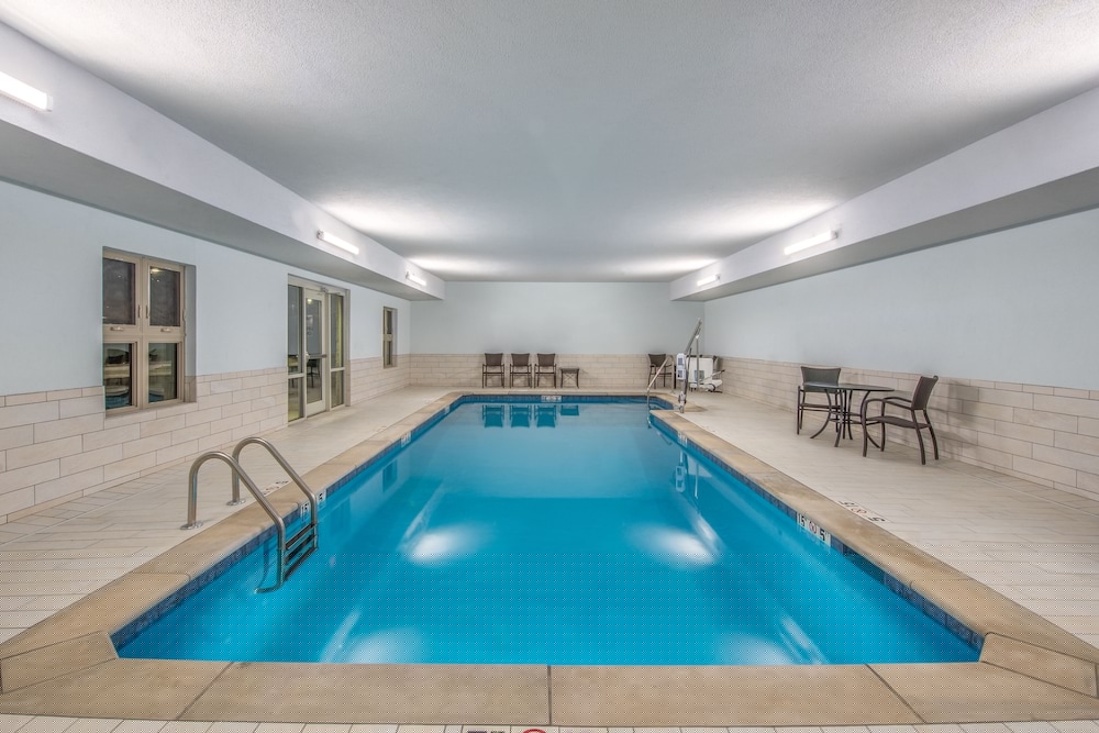 holiday inn express and suites shawnee kansas city west by ihg