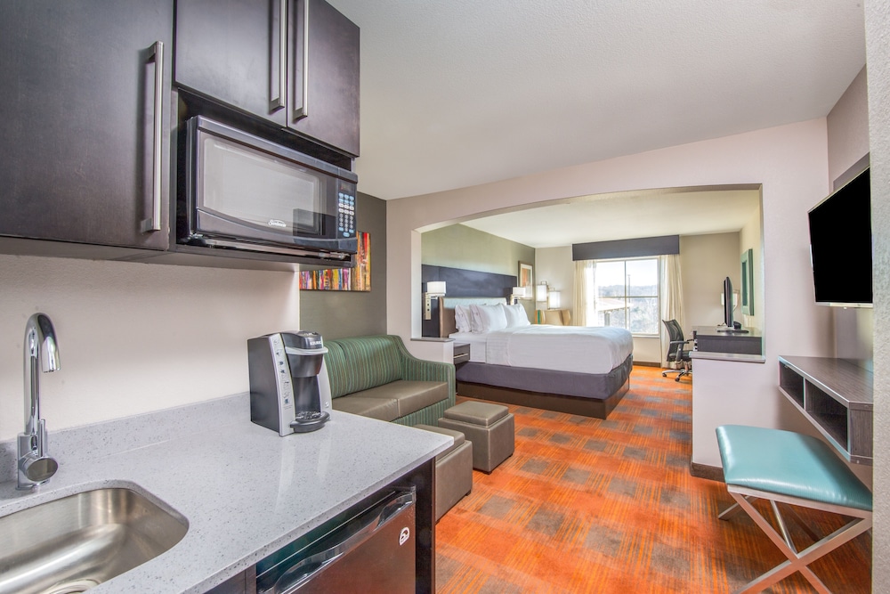 holiday inn express and suites shawnee kansas city west by ihg