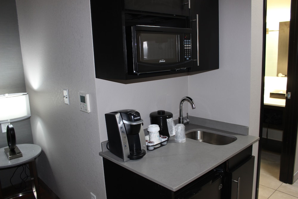 holiday inn express and suites shawnee kansas city west by ihg