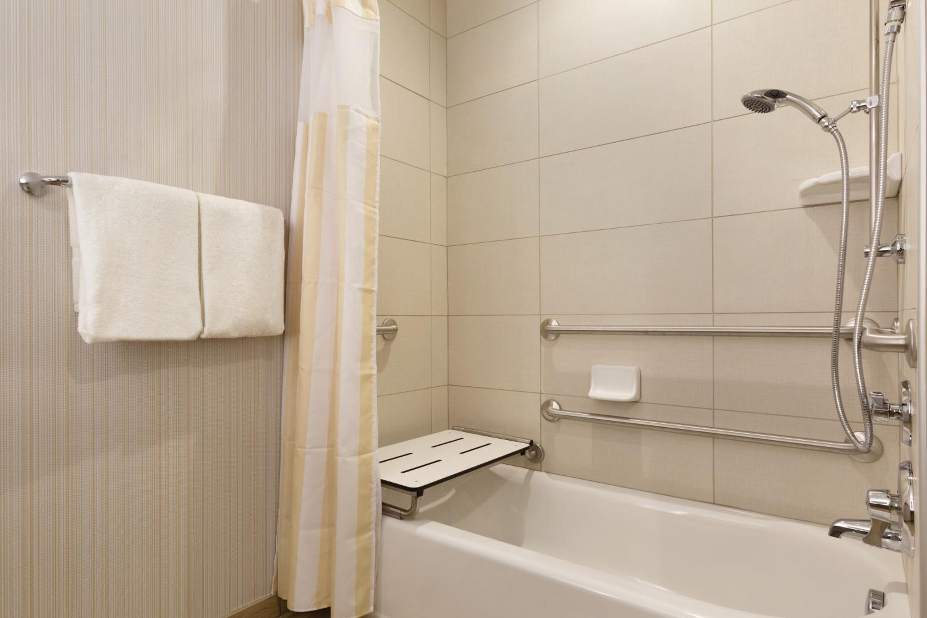 hilton garden inn pittsburgh airport south robinson mall