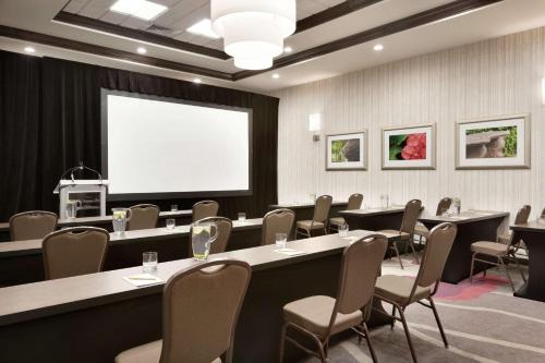 hilton garden inn pittsburgh airport south robinson mall
