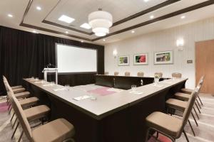 hilton garden inn pittsburgh airport south robinson mall