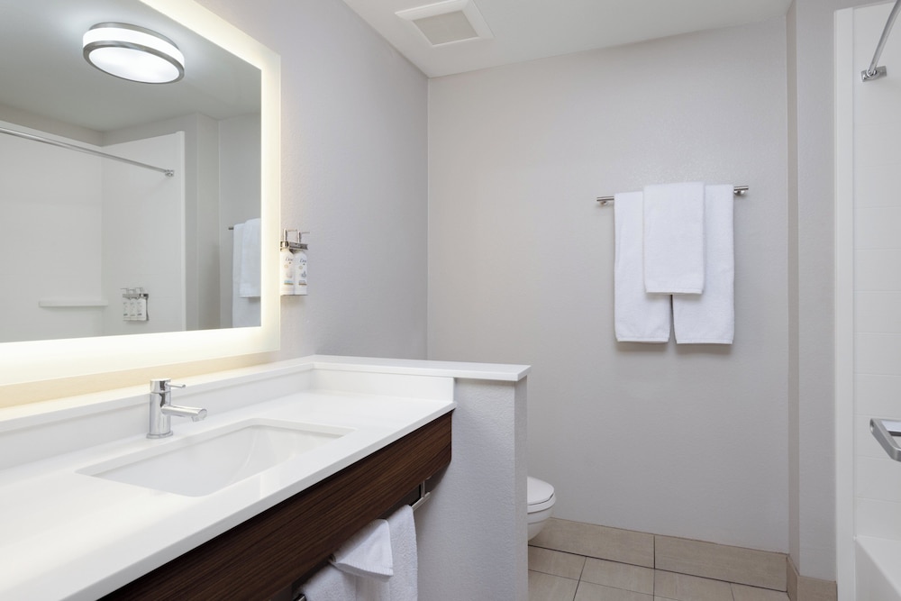 holiday inn express and suites phoenix west buckeye