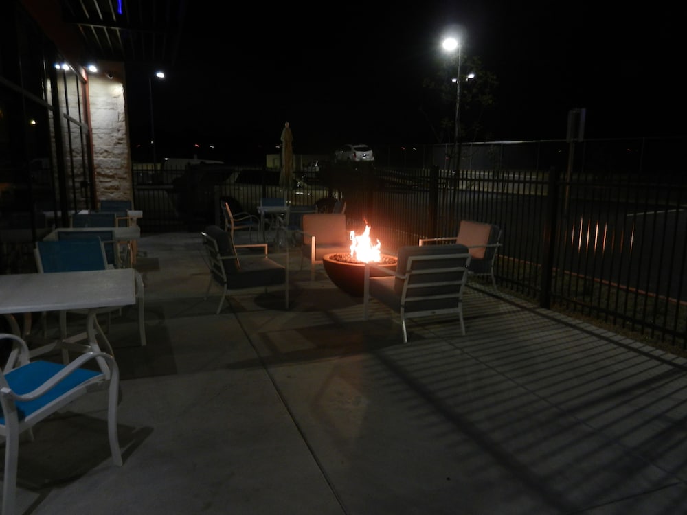 holiday inn express and suites phoenix west buckeye