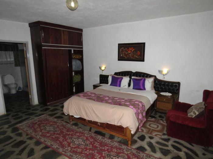 parrot lodge